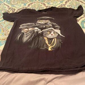 It’s a t shirt with gangster cats with chains and hats idk what size it is